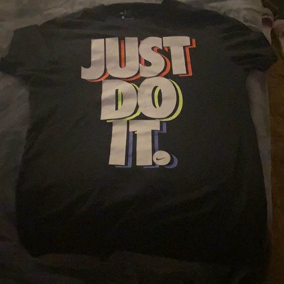 Men’s small Nike shirt. Only wore twice - Picture 2 of 2